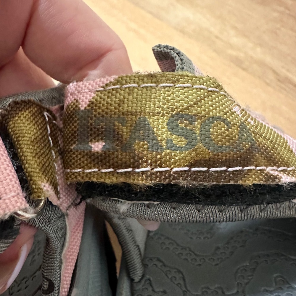 Itasca | Women's Pink Green Camo Closed Toe Sport Bungee Strap Sandals, Size 5 - Picture 5 of 7